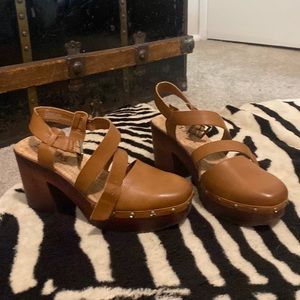 tan heeled clogs